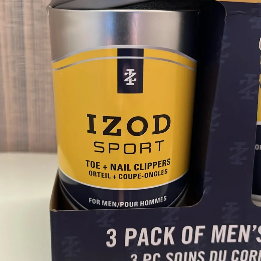 NEW IZOD 3-pack Men's bodycare items: toe & nail clippers, body wash, 40G sponge